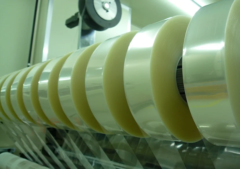 
 Роликовая машина для ламинирования с функцией продольной и нарезки  