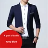 Blu navy, un granello di fibbia