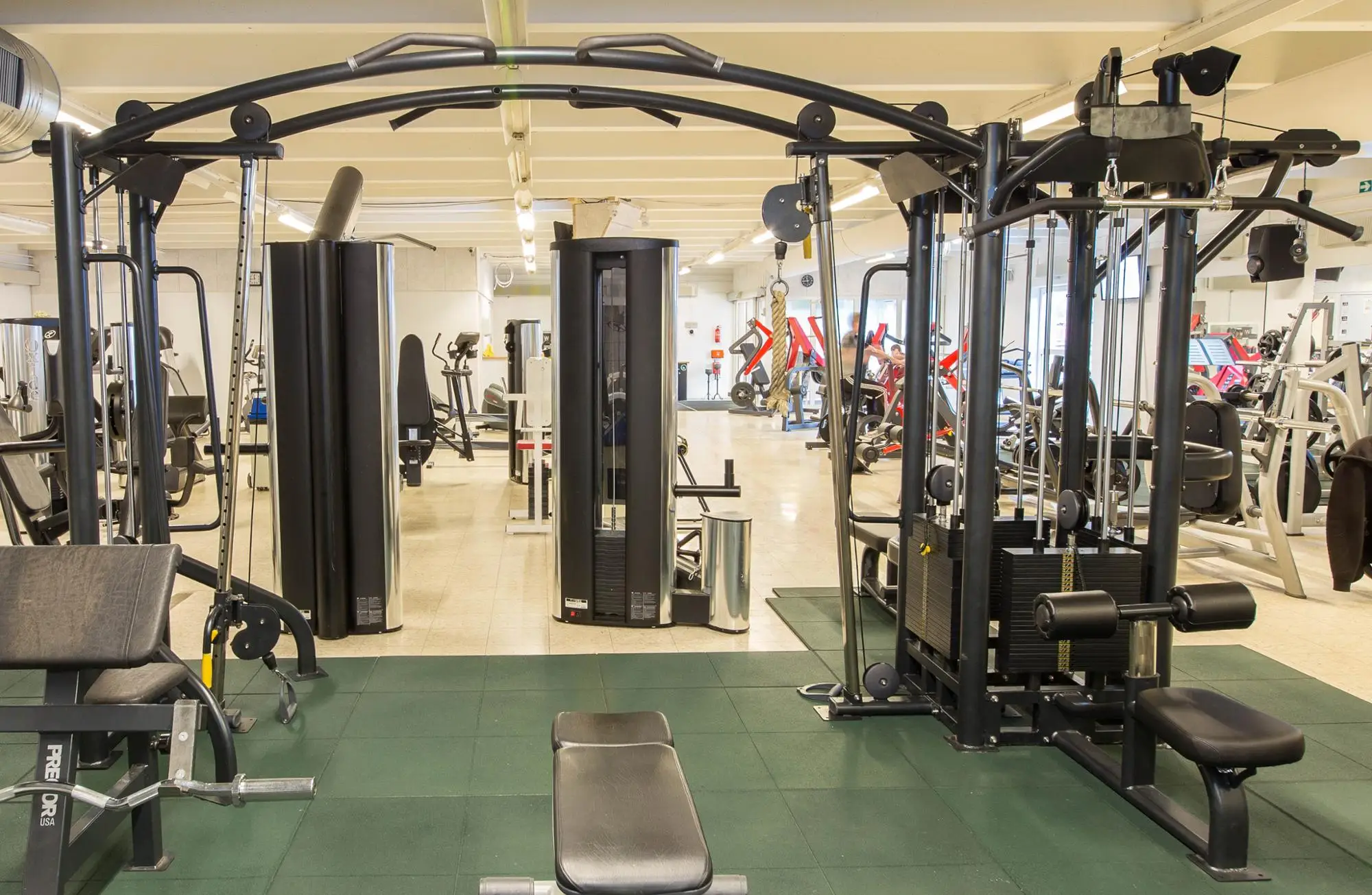 室内ジャングルジム TZ-4009 Multi-Station Gym Machine - 5 Stack Multi Function Gym