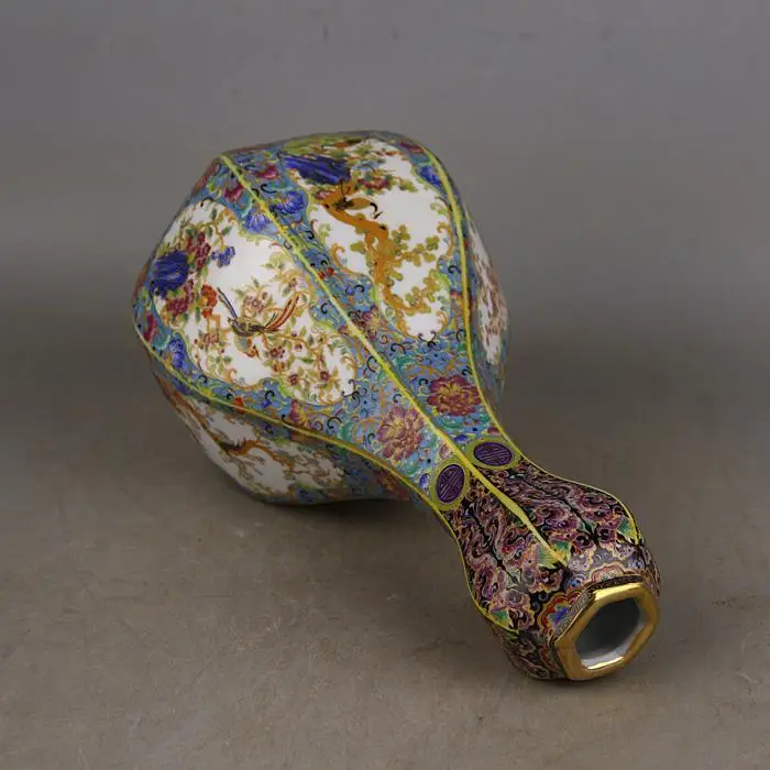 Elegant Chinese Qing Dynasty Color Enamel Painted Porcelain Ceramic Flower Vase for Collection