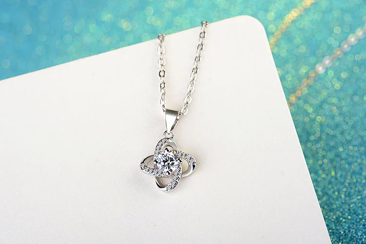 Hot Sale Women's Four Leaf Clover Necklace Silver Plating Lucky Bamboo Chain Zircon Main Alloy New Design Pendants Anniversary