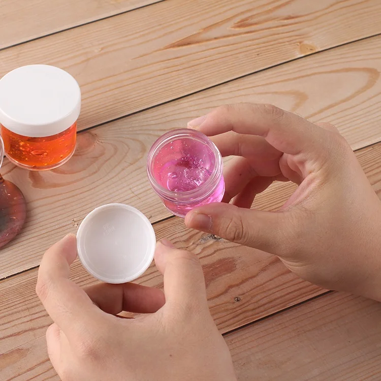 Бусины из прозрачной пластмассы