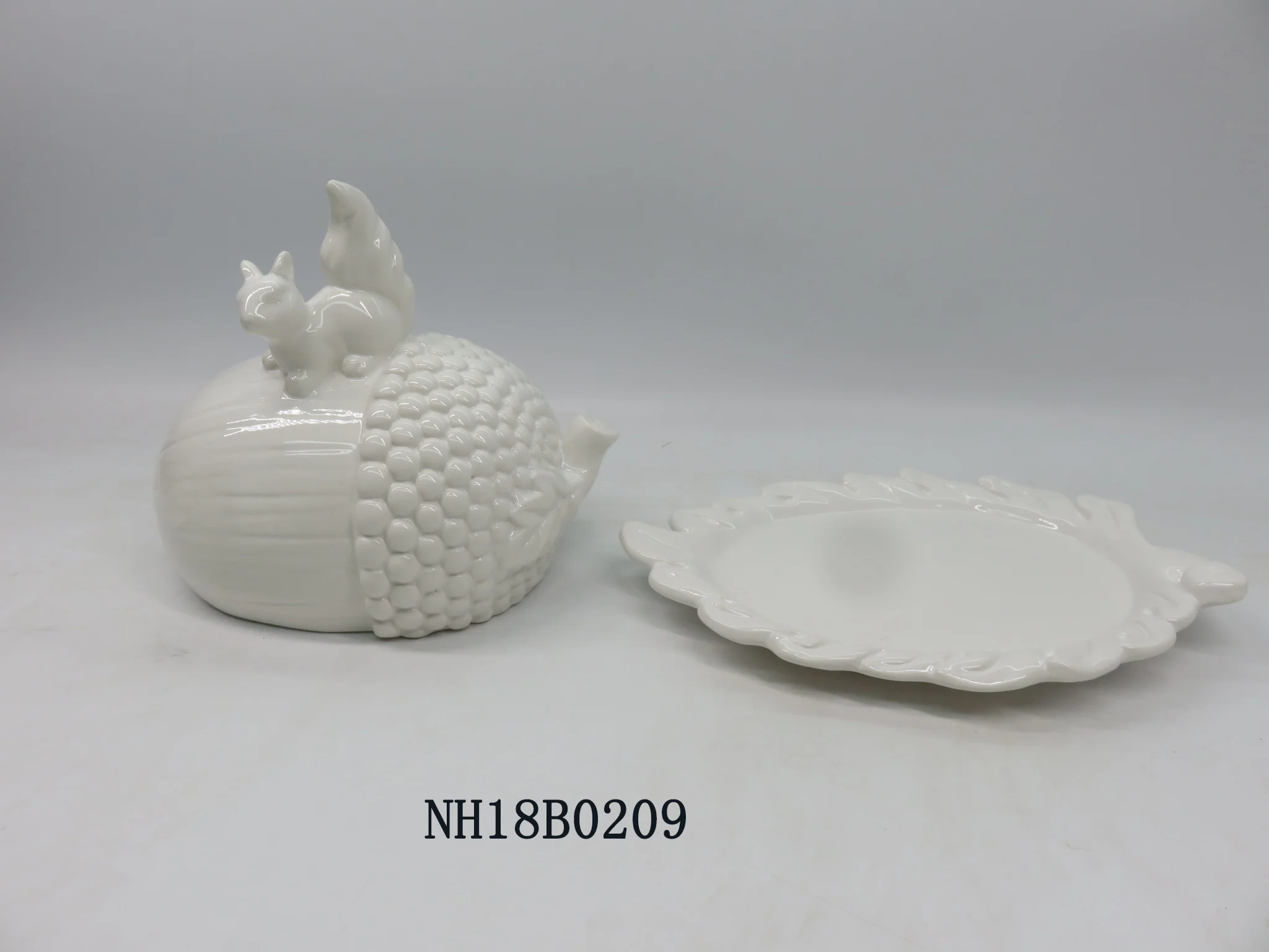 Squirrel Butter Dish, Leaf Plate with Pinecone Nut Lid,Acorn