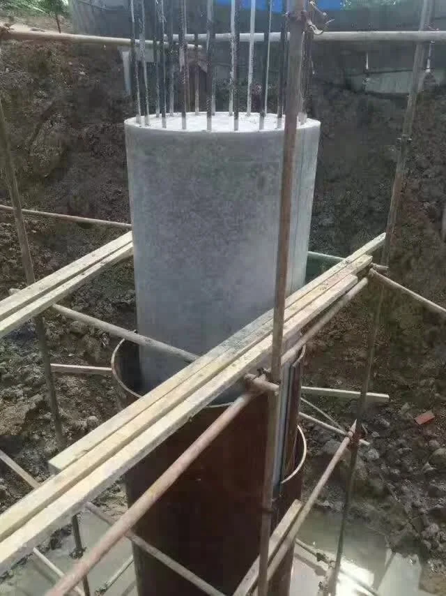 Трубка пвх 25 мм для опалубки. Опалубка для круглых столбов. Гильза для трубы 110 под фундамент. Раскрепление опалубки фундамента. Гильза для канализационных труб 110 в фундаменте.