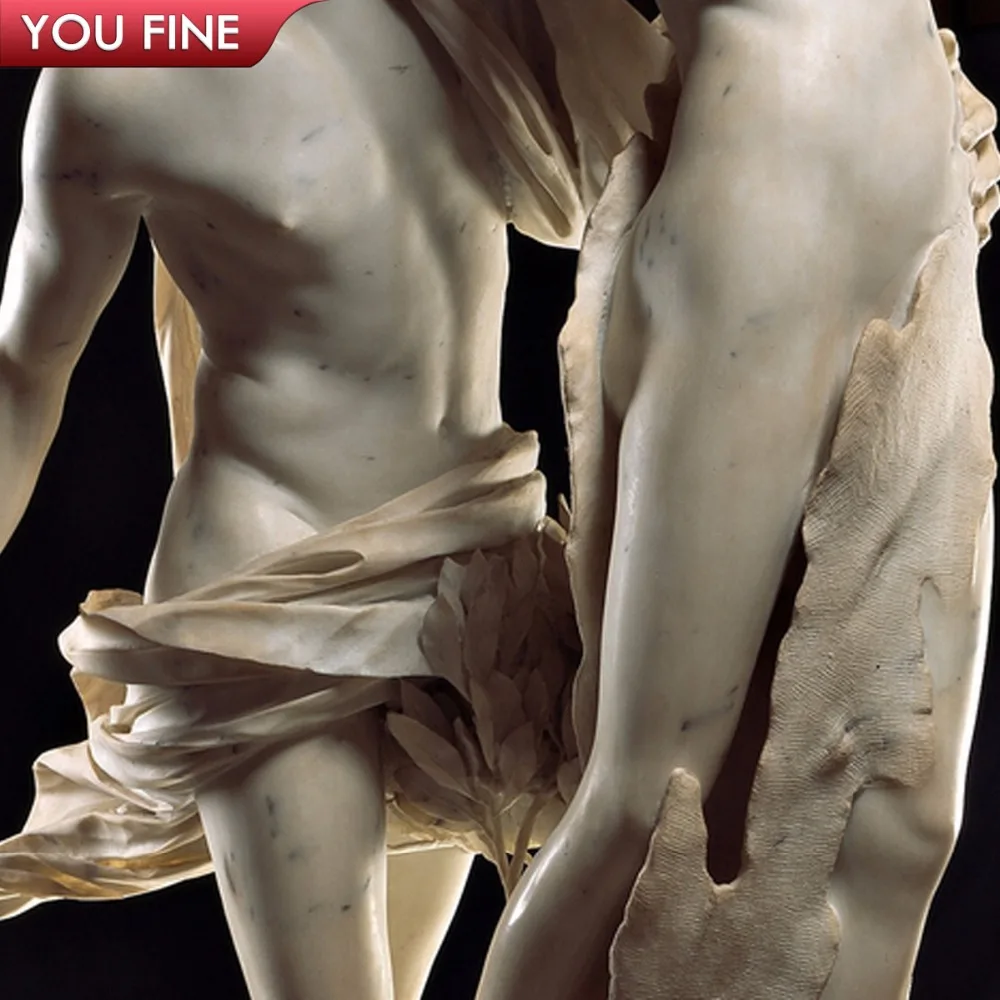 ベルニーニの等身大の庭の石ギリシャの彫刻アポロとダフネの大理石の像