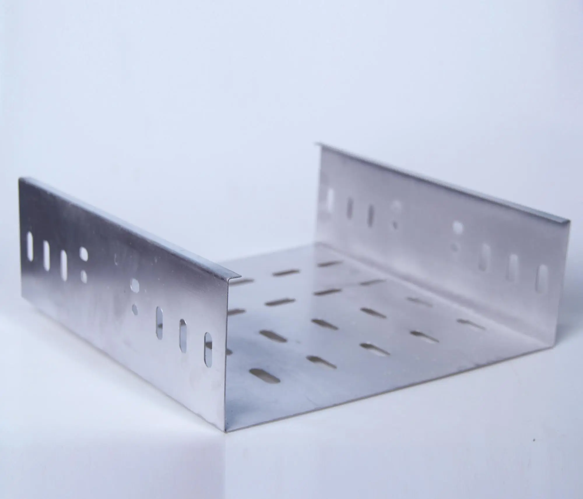 
New outdoor electrical galvanized perforated cable tray cable trunking system 