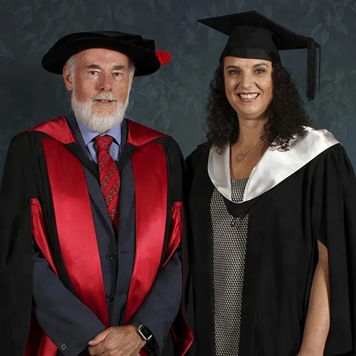 Wholesale High Quality Cambridge Oxford UK Black Bachelor Graduation Gowns and Caps With Hoods