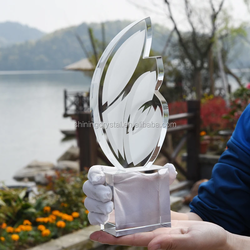 OEM/ODM Shining Wing Shape Crystal Glass Award Butterfly Crystal Trophy for Art Gifts Custom Crystal Crafts