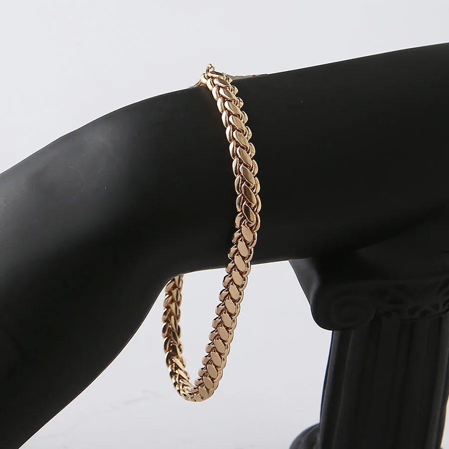 Gold Clasp Chain Bracelet