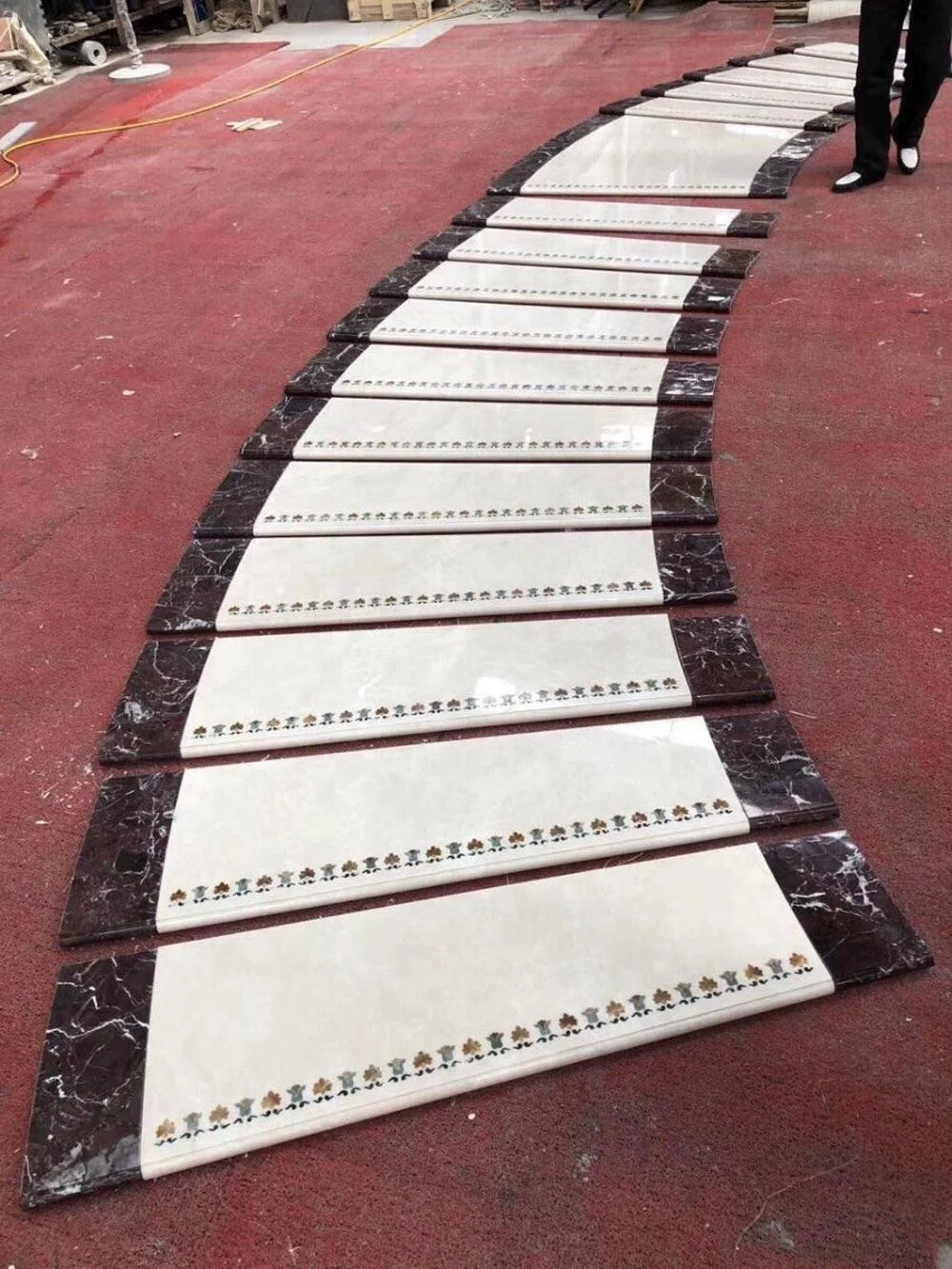 Мраморная лестница crema marfil мраморная бежевого цвета для украшения