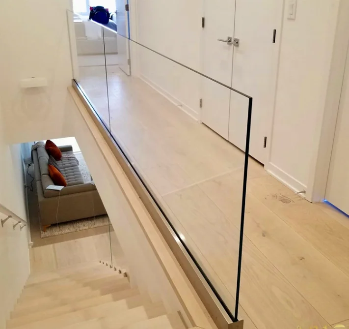 Ss Indoor Side Mounted Mall Cheap U Channel Spigot Frameless Standoff Tempered Stainless Steel Glass Balcony Railing