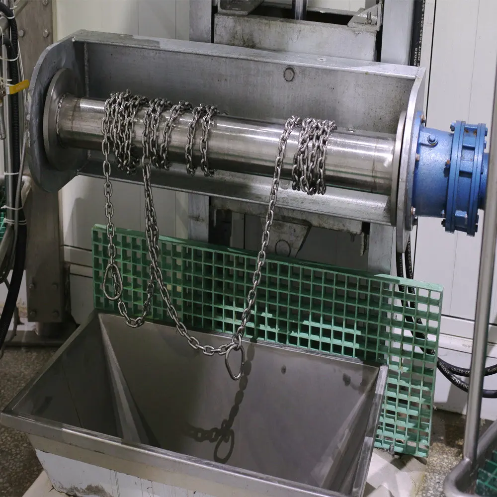 Hydraulic cowhide removal and peeling machine