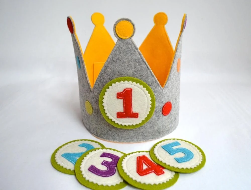 Corona E Gagliardetto Compleanno Bambini - Set Festa Con Numeri, Feltro Multicolore - Foto 9
