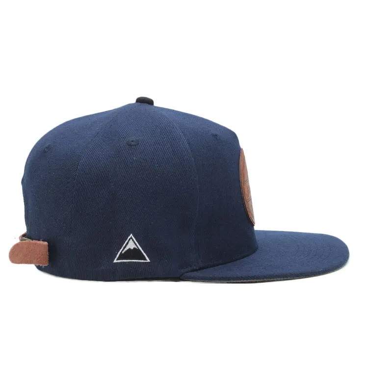 Custom Flat Bill Leather Patch Embossing Snapback Cap