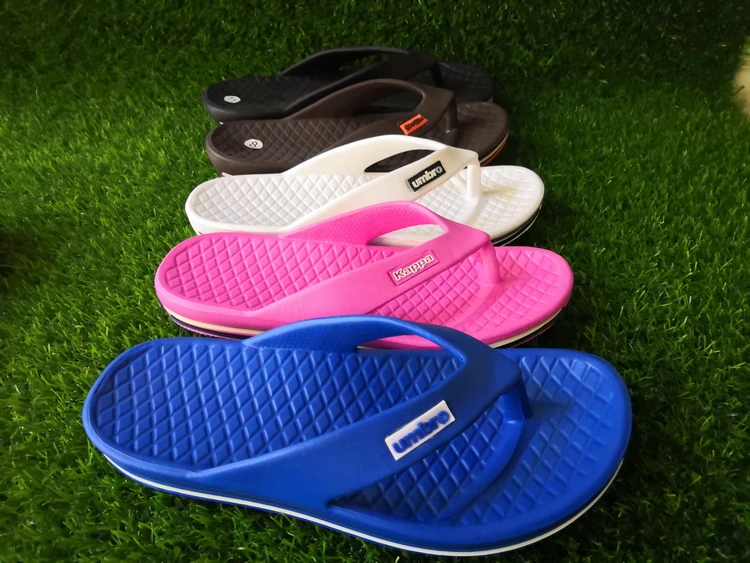 Мужские шлепанцы на плоской подошве