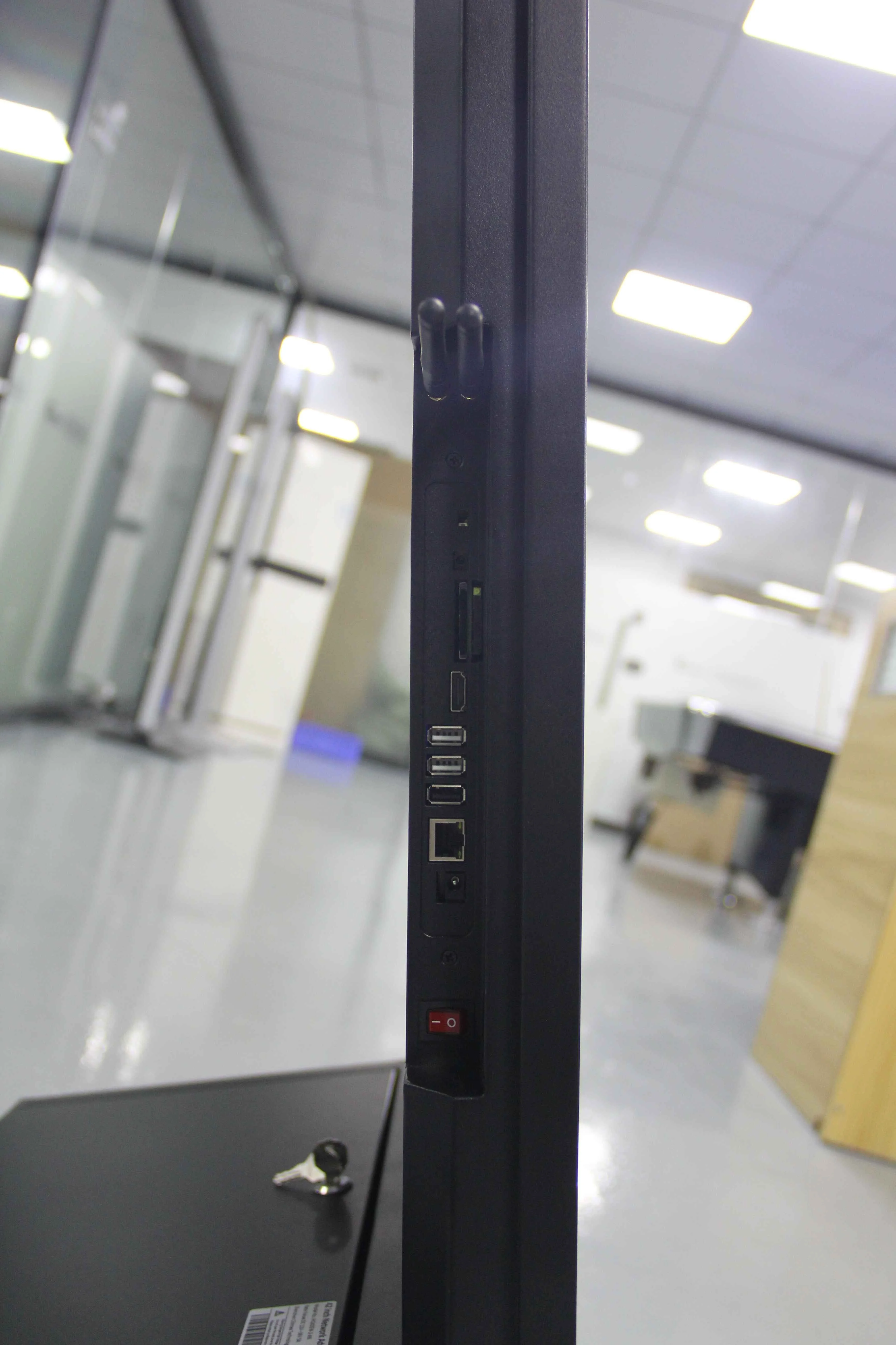 New Invention for 2019 Look Walker 49 Inch AD Player Backpack Kiosk/digital Signage
