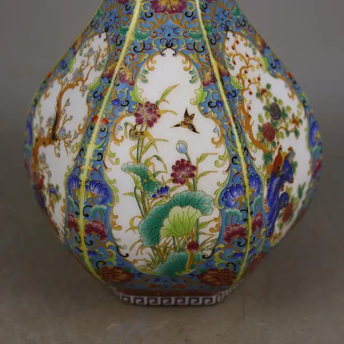 Elegant Chinese Qing Dynasty Color Enamel Painted Porcelain Ceramic Flower Vase for Collection
