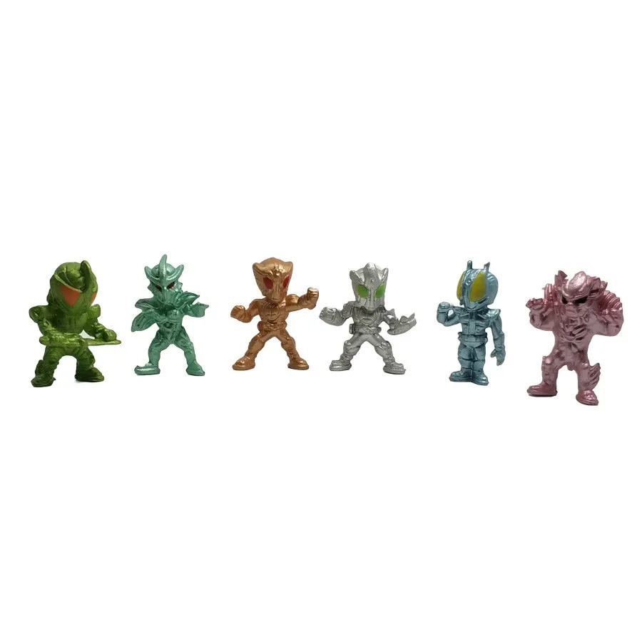 miniature alien figures