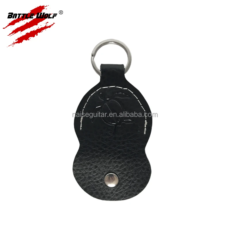 Может вместить 5 штук, легко носить с собой держатель для гитары, брелок