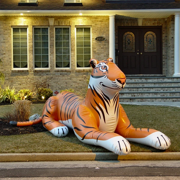 La Tigre Reale Del Bengala Nelle Praterie Immagine Stock - Immagine di