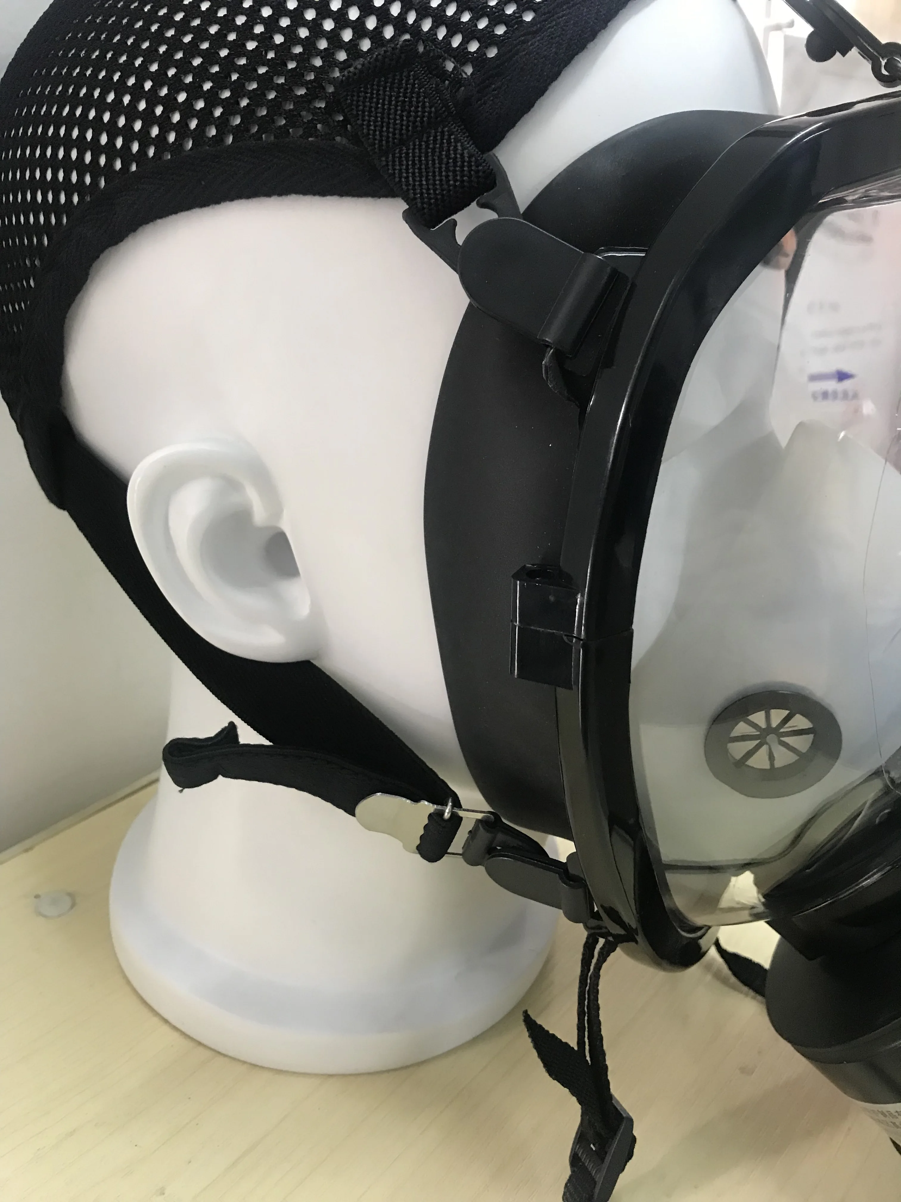 ねじコネクタ付きフルフェイスバイザーガスマスクの種類