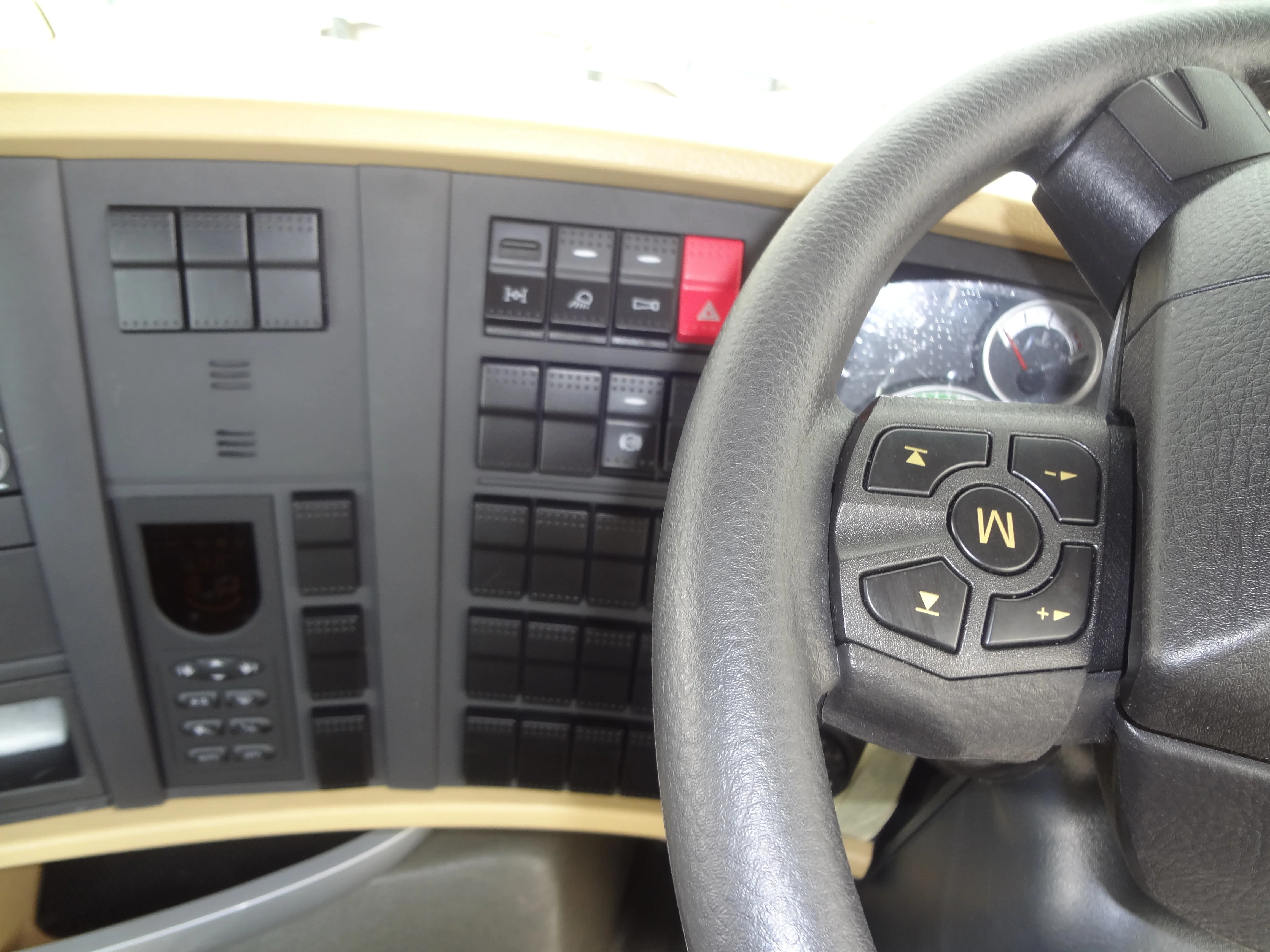 Цена по прейскуранту завода HOWO A7 задняя загрузка сжатого грузовика мусоровоз сборщик для мусора на продажу