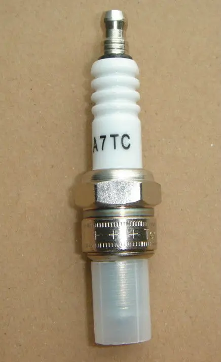 OEM Quality A7TC C7HSA Spark Plug for CD70  LF110 WY125 Motorcycle