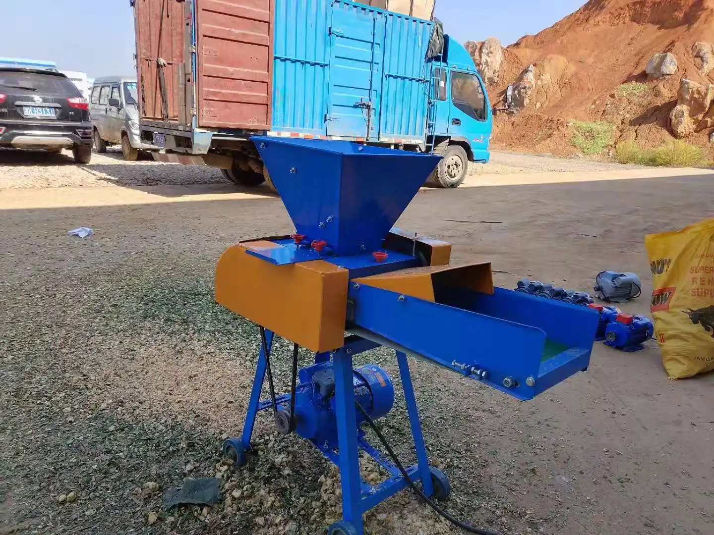 High Quality Corn Silage Cutter Machine Chaff Cutter in Sri Lanka Mini Chaff Cutter Feed Making Machine Animal Feed Machine