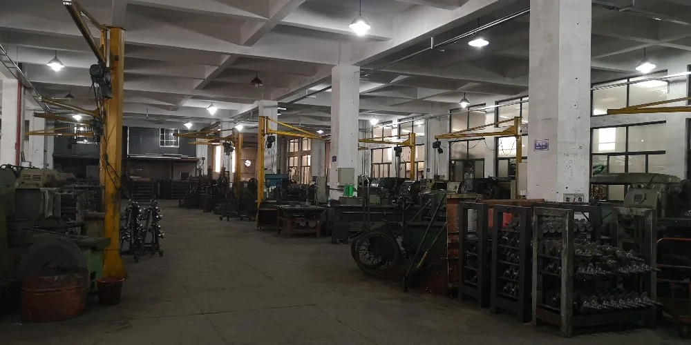 Construction Machinery diesel Engine Spare Parts 914 Cylinder Head in Stock 0423 4955 0423 4956 0423 5018 0423 5103 for Deutz