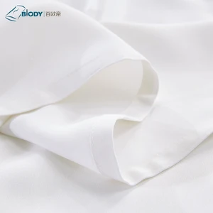 China Luxury Soft Silky 300TC Bedding Set 100% Bamboo Quilt Cover Plain Style Woven Home Textiles for All Seasons