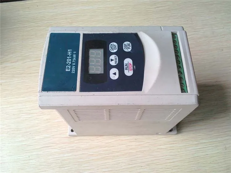 E2-201-H1F инвертор 1 фаза 220V 4.2A 0.75KW в хорошем