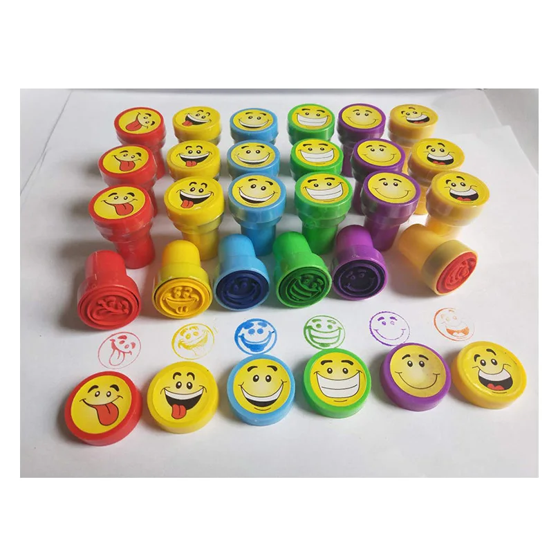  JOYIN 50 sellos surtidos para niños (25 diseños, sellos de  plástico, unicornio, sellos de fiesta novedosos de temporada), sellos de  arte y manualidades para rellenos de huevos de Pascua, sellos para