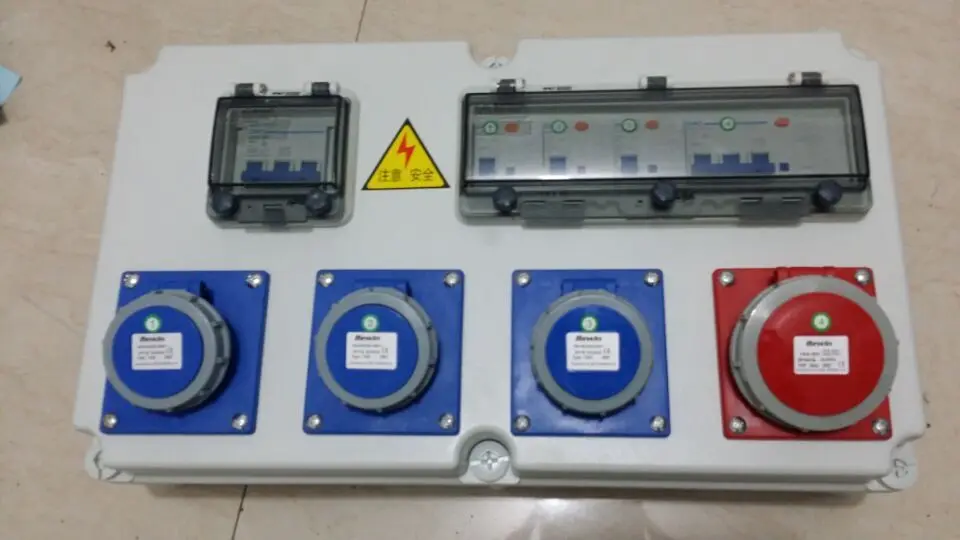 Plastic Electrical Plug Type And Industrial Application Portable Socket