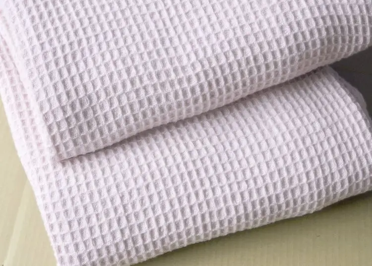 Factory Supply 100% Cotton Thread Woven Cellular Heated Plain Adult Customizable Blanket Solid Wearable Summer Use Home Hotels