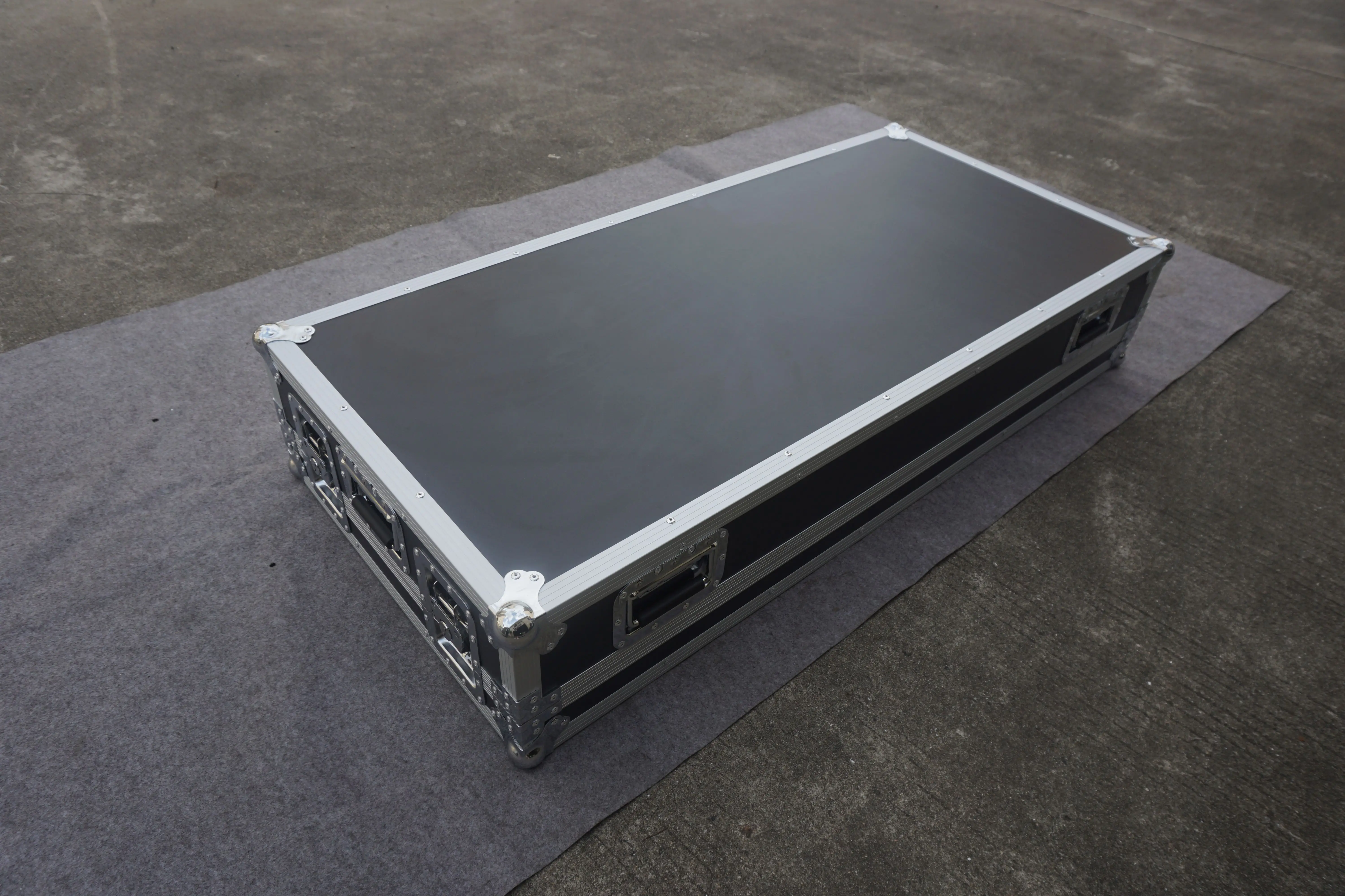 RK ポータブルDJ Zテーブル フライトケース 1300×600×950mm ホイール