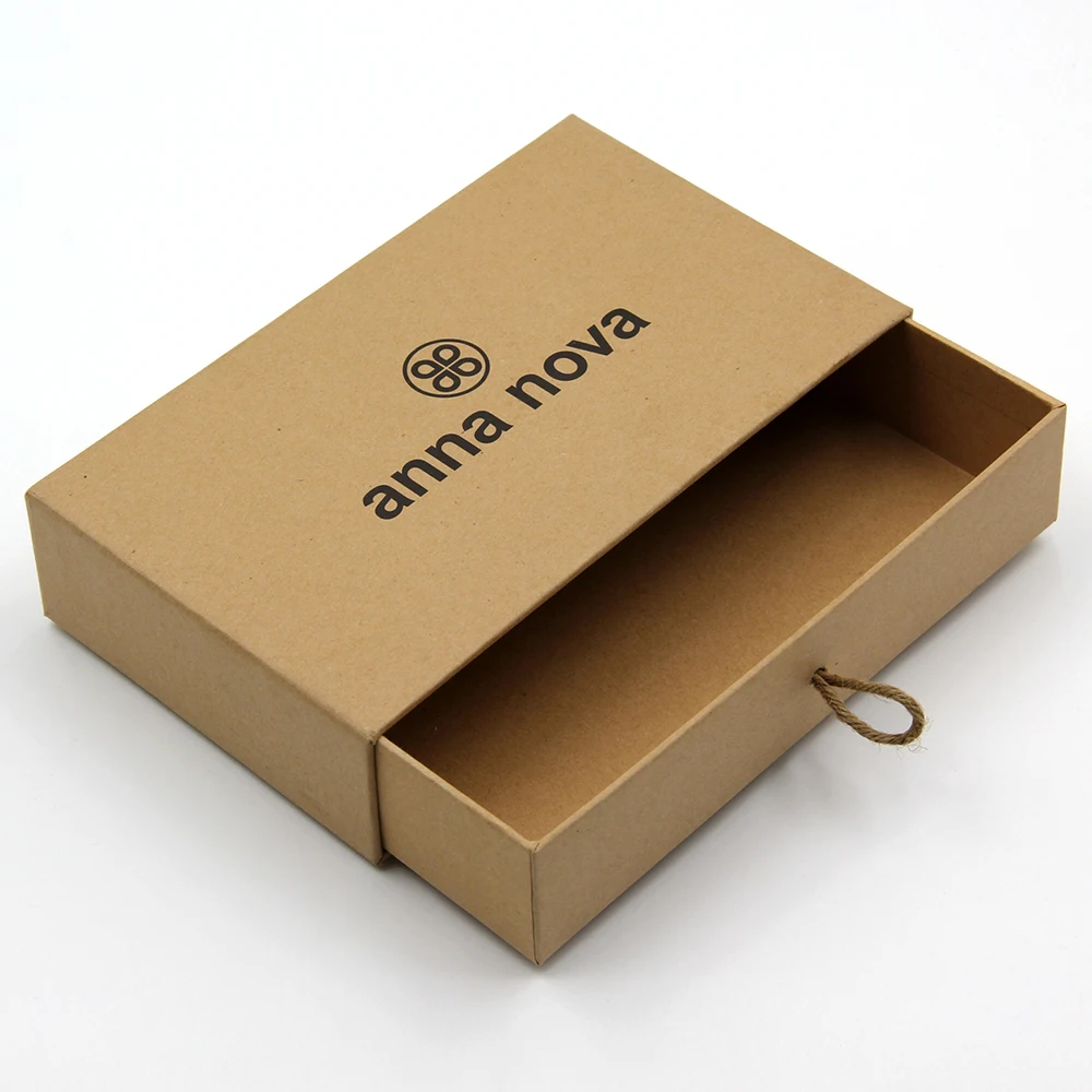 Упаковка заказать с логотипом. Упаковочные коробки. Упаковочная коробка для одежды. Картонная упаковка для одежды. Упаковочная коробка с логотипом.