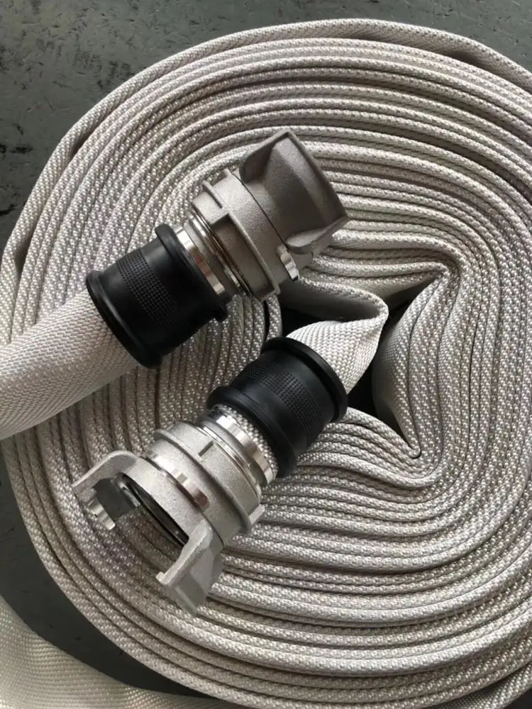 Различные типы Красного гибкого прочного пожарного шланга из