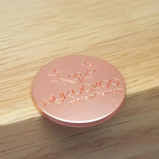 
 Пользовательский брендовый сплав с гравировкой одежды, швейная металлическая этикетка, металлический логотип с тиснением  