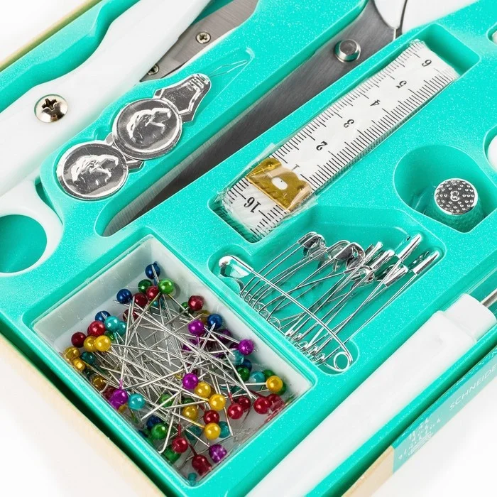 High Quality Standard Sewing Tool Set in Plastic Box Sewing Kit Sewing Sets