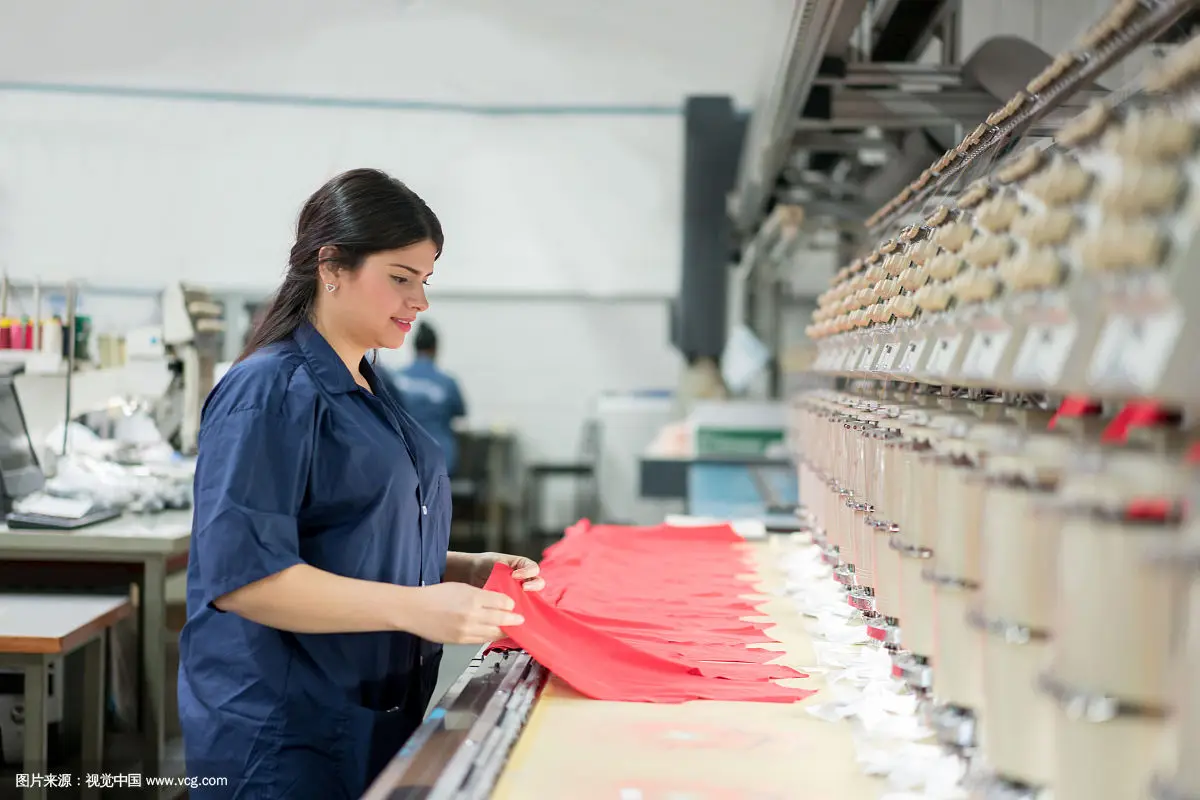 Производства текстильная продукция. Текстильное производство. Профессии текстильного производства. Современный ткацкий цех. Прядильщица профессия.