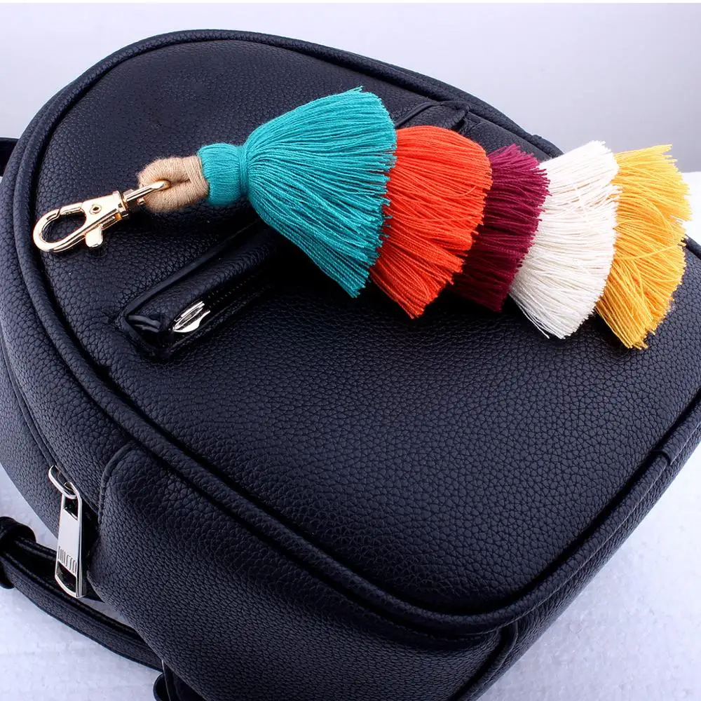 Очень популярная кисточка с помпоном в богемном стиле ручной работы