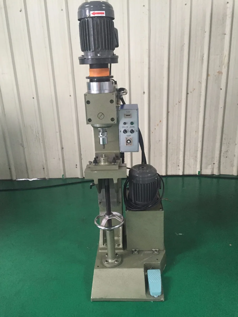 
JULY Brand Автоматическая Ручная гидравлическая орбитальная клепальная машина хит продаж 0,5-5 секунд 10-70kgf/cm2 2-3HP 3 фазы 20-45 мм 175 мм 