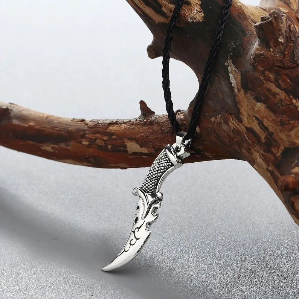 Punk Scimitar Wolf Tooth Machete Knife Necklace Vintage Power Character Cutlery Pendant Necklace Viking Men Jewelry Charm