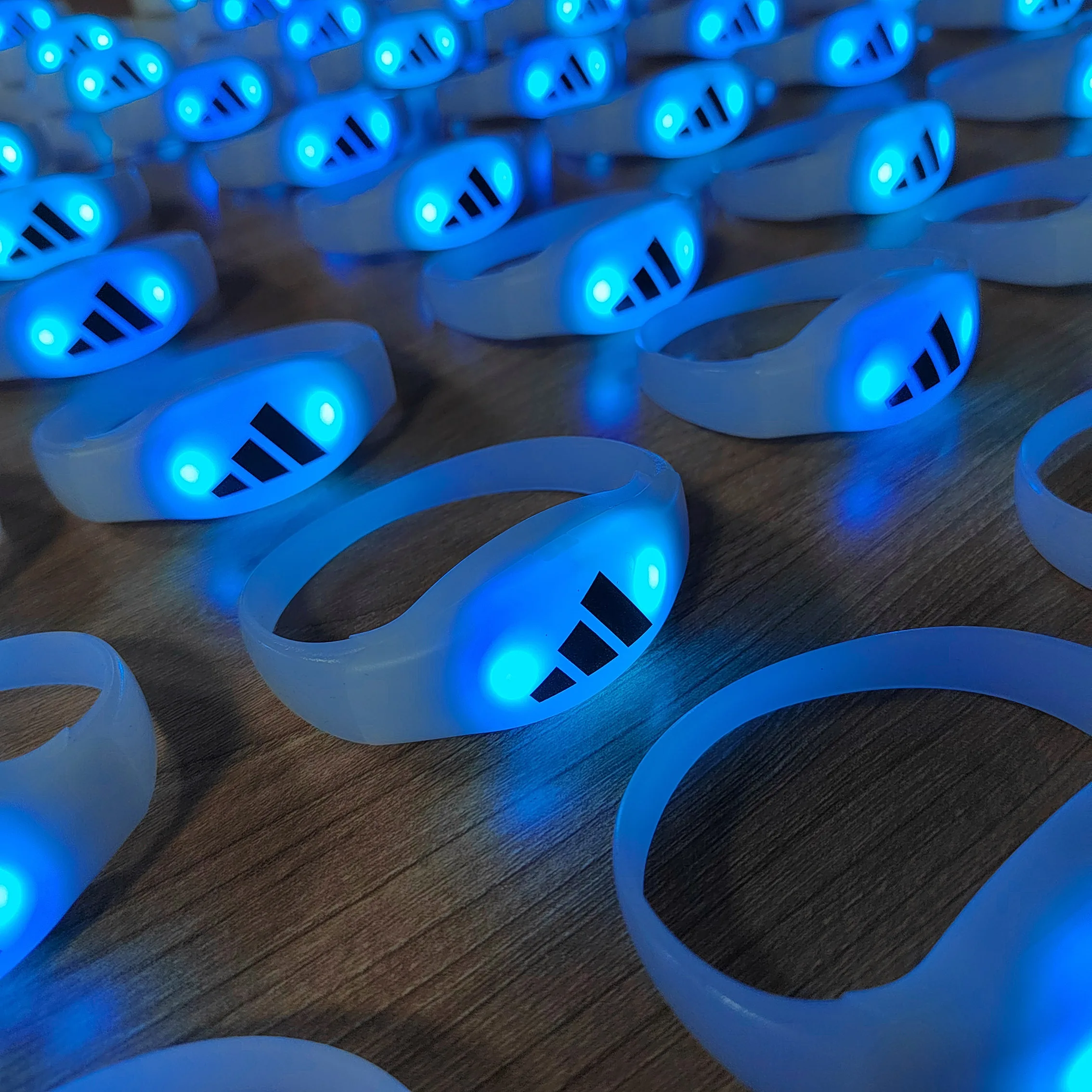 LINLI RFID DMX Remote Controlled Led Bracelets Light up Wristbands Flashing Arm Wrist Bands for Music Festival Concert Event