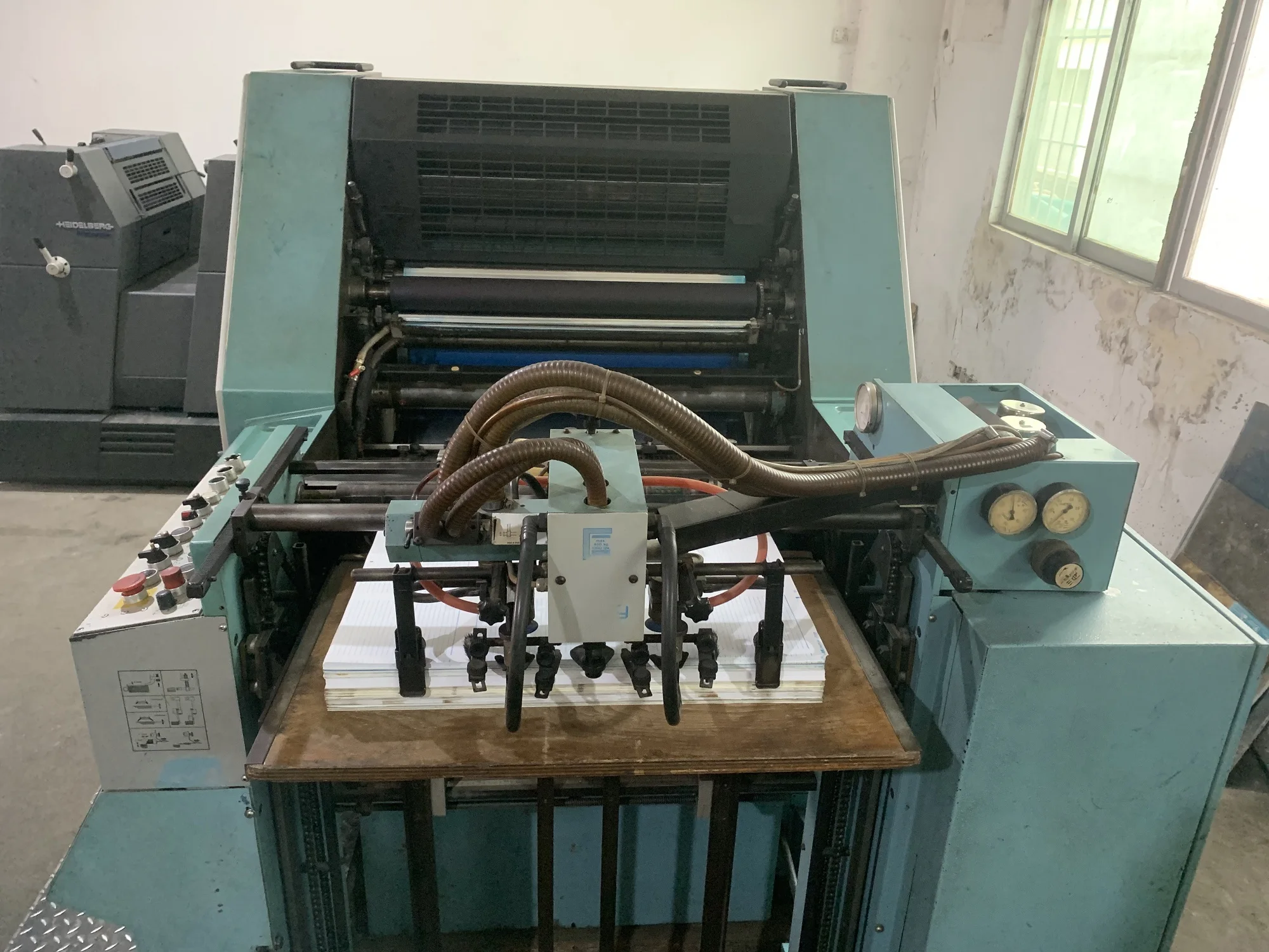 Used  ROLAND 200 Single Color With Independant Alcohol Dampening System