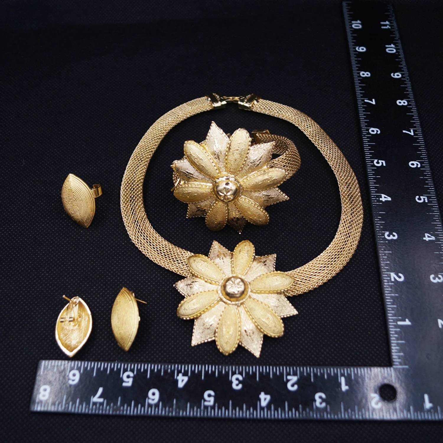 Zhuerrui High-end Luxury Gold Jewelry Sets Wholesale Flower Necklace  Jewelry Set High Quality Valentine's Day Gifts HA2339214