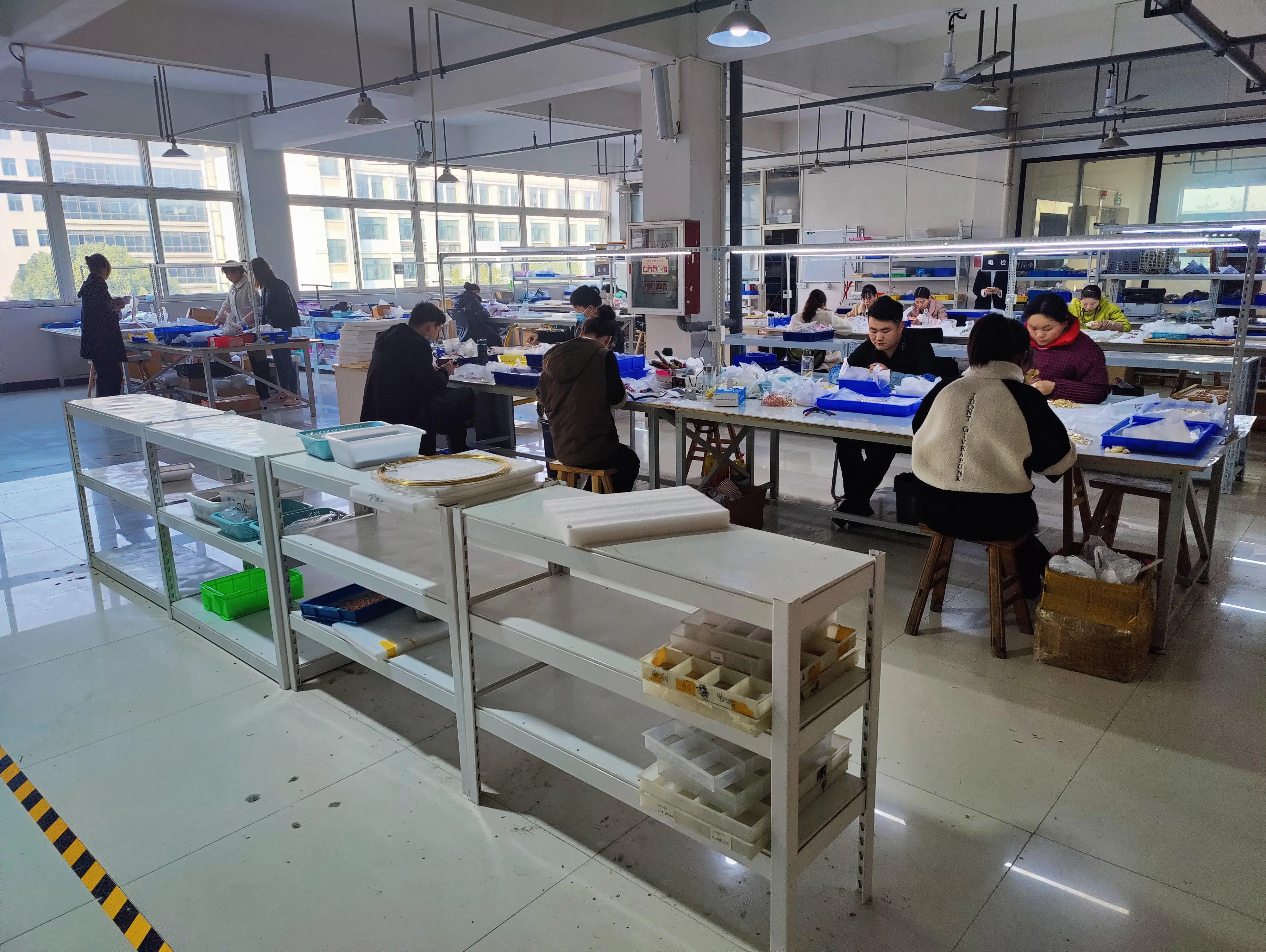 Yiwu Hongqi Jewelry Co., Ltd.