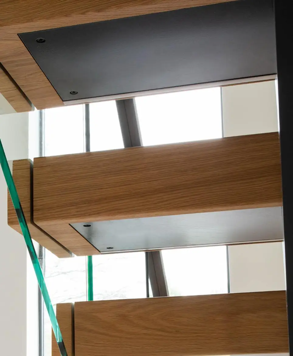 Luxury Modern Hollowedout Staircase with Wooden Handrail Premium High-End Design for Villas and Homes