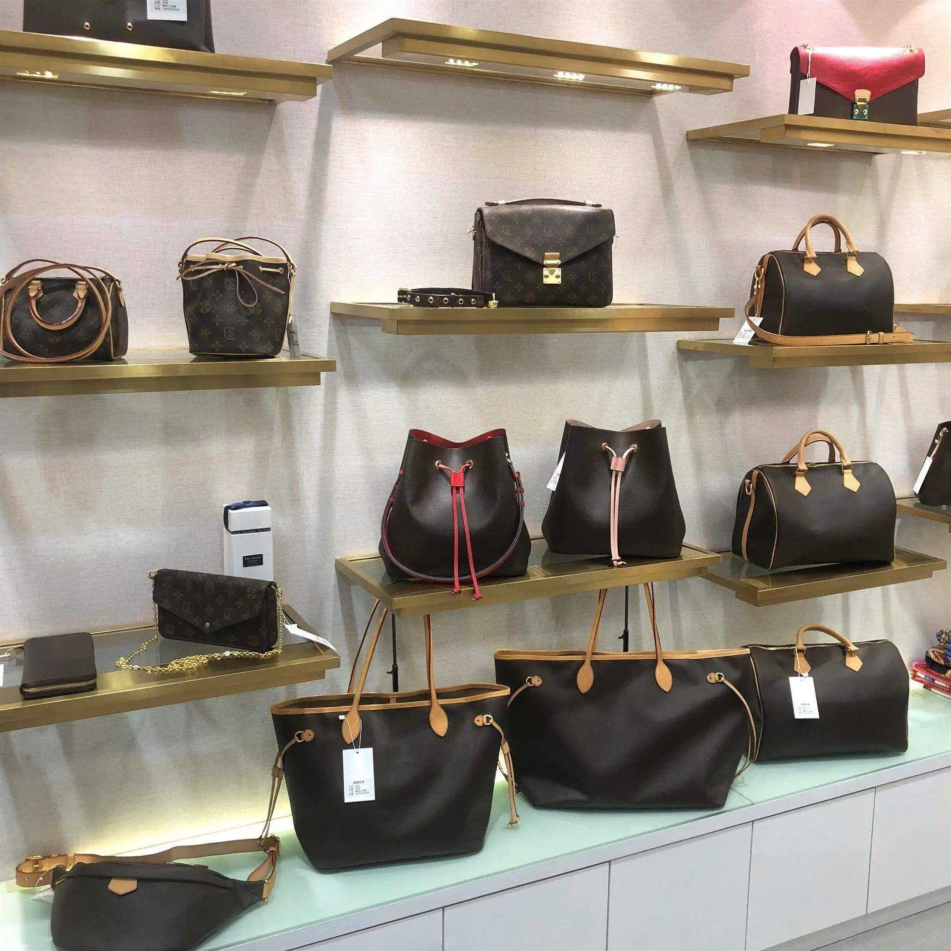 wholesale-distributors-for-master-quality-designer-handbags-famous