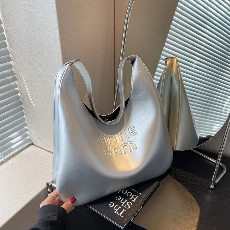 Custom Embossed Logo Lady 2024 Women's Handbag Fake Designer Vegan Black Leather Hobo Bolso Mini Handbag Bags for Women